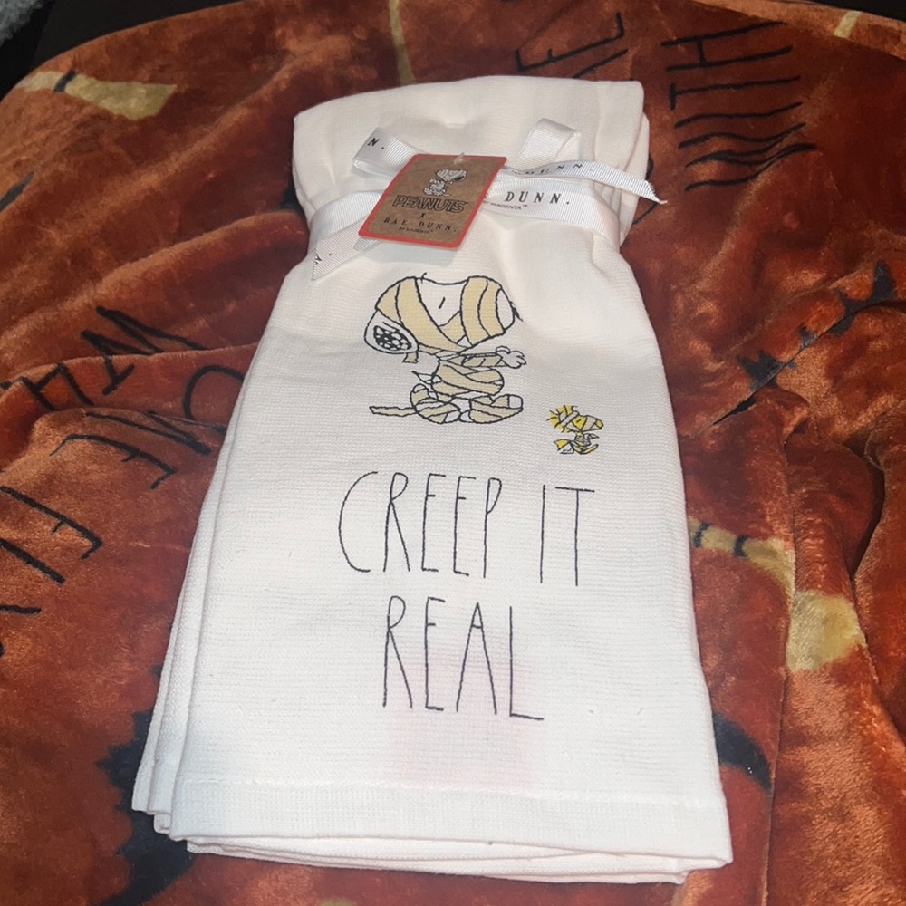 NWT Rae Dunn x Peanuts CREEP IT REAL Snoopy Mummy Halloween Kitchen Towel set